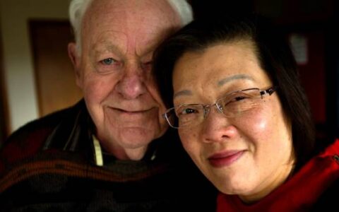 心碎老翁：娶来中国妻子，却被认作“假婚”遭遣返