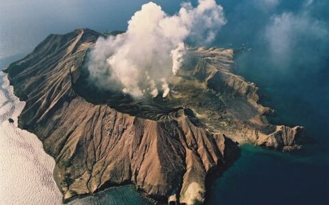 勇士之旅：新西兰唯一的岛屿活火山 – White Island