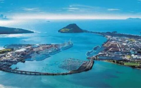 新西兰的黄金海岸、加州 – 陶朗加
