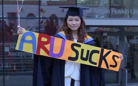 留学生称拿”米老鼠学位” 起诉英国大学获赔6万英镑