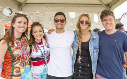 别浪费了你的文青细胞，去这所排名第一的大学闪亮吧～