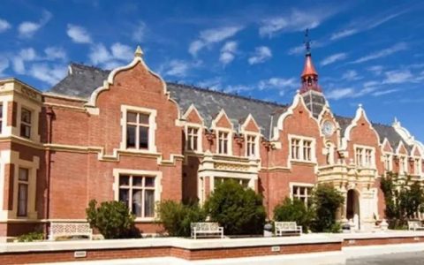【奖学金】新西兰高校给留学生发钱啦！