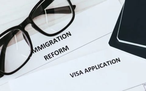 留学生毕业工签政策改革！只有一次，与学时相等，最多可获3年，配偶也可获得工签！