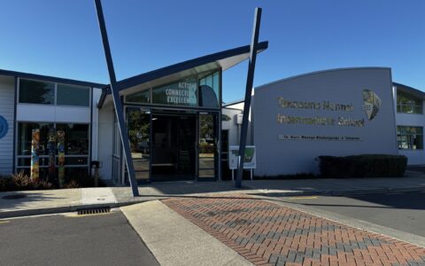 塔卡普纳师范中学 Takapuna Normal Intermediate School